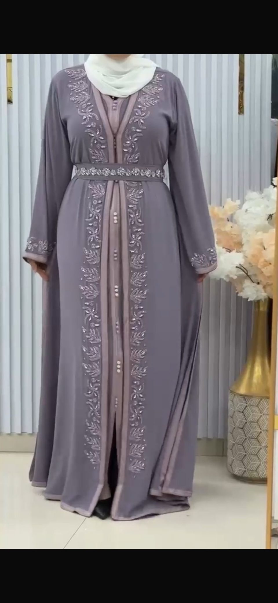 عباية مطرزة