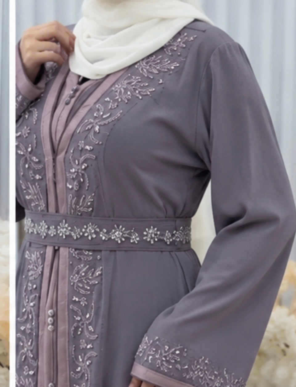 عباية مطرزة